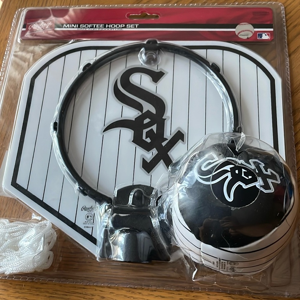 Rawlings Chicago White Sox Mini Softee Hoop Set NWT